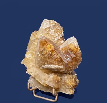 null Baryte: honey yellow prismatic crystals (up to 50 mm) - 1982

Monteponi mine,...