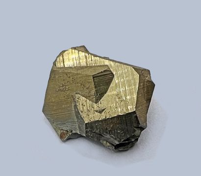 null Pyrite: batch of seven dodecahedrons macerated in "iron cross" (1986)

Rio Marina,...