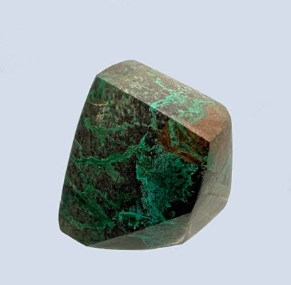 null Malachite massive couleur verte, avec 4 nuances variées 

Eilat, Israel 

Dimensions...