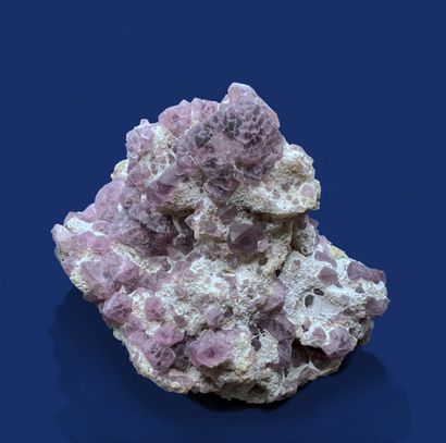 null Remarquable fluorite rose avec fantômes : octaèdres violets à l'intérieur, roses

à...