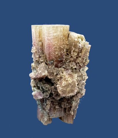 Aragonite: single crystal assemblage of various...