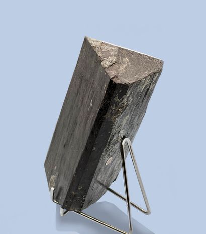 null Tourmaline, var. schorl: exceptional almost perfect prism, bi-terminated in...