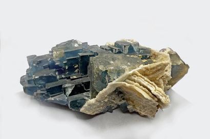 null Fluorite: typical staged cubic crystallization (up to 20 x 25 x 40 mm), dark...