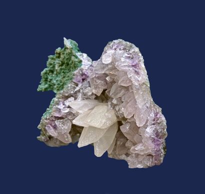 null Quartz, calcite, chrysocolla: sheaf of 6 light yellow calcite crystals (4 cm)...