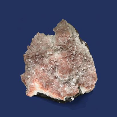 null Heulandite : parterre de cristaux tabulaires (cm) rouge brique à blancs sur...