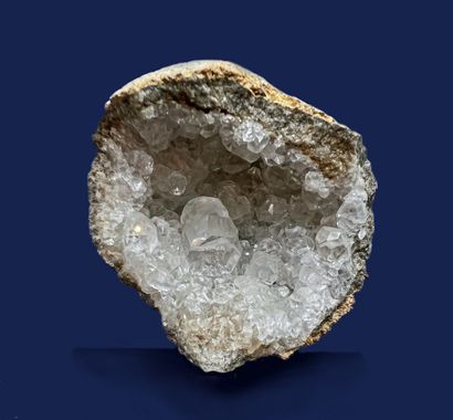 null Calcite "diamond" : geode with clear crystals, one of them 15 mm 

Laruns, Gave...