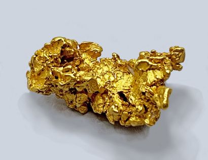 null Native gold: 15.8 g brilliant rhomboidal nugget 

Alaska, USA (1987) 

Dimensions...