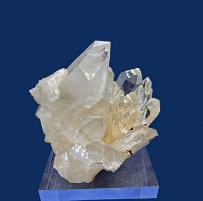 null Quartz hyalin : gerbe de cristaux jusqu'à 10 cm (1975) 

Mine Diamantina, Brésil...