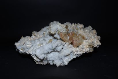 null Baryte: clear honey yellow prismatic crystals (up to 40 mm) - 1982

Monteponi...
