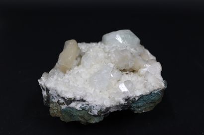 null Apophyllite: large tetragonal crystals (40 mm), pearly white stilbite (35 mm)...