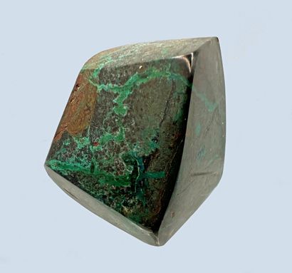 null Massive green malachite, with 4 different shades 

Eilat, Israel 

Dimensions:...