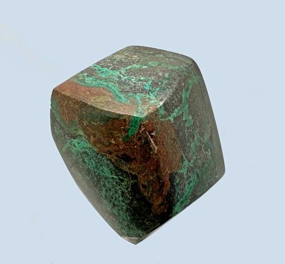 null Massive green malachite, with 4 different shades 

Eilat, Israel 

Dimensions:...