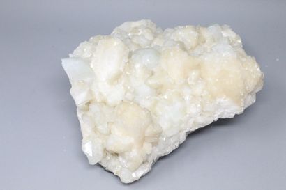 null Apophylite: pale green crystals (3cm), white to light yellow stibilite (1983)

Poona,...