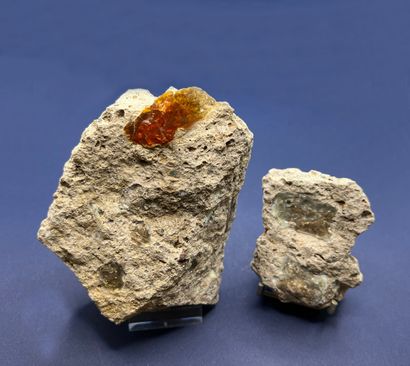 null quartz : doublon avec 421 / 413 Opales "de feu" : deux galets avec plage opalisée...