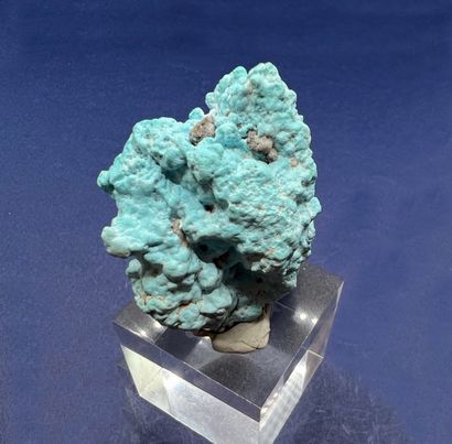 Turquoise, pyrite: rather earthy, blue mass...
