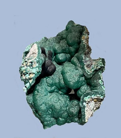 null Malachite, chrysocolle, ténorite : beaux et gros mamelons vert foncé de

malachite,...