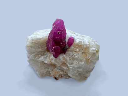 Ruby : iimposing crystal finished (3,5 cm)...
