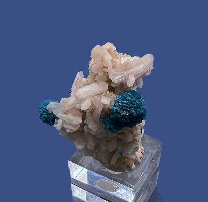 Cavansite, stilbite: two well-crystallized...