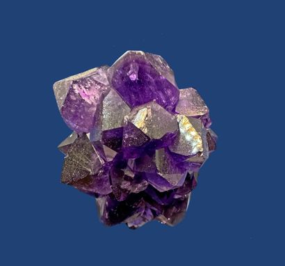 null Amethyst quartz: elegant little spikes - nice color 

Uruguay (2005) 

Dimensions...