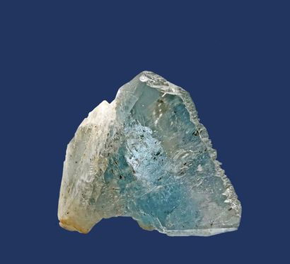 Blue topaz : beautiful free prismatic crystal,...
