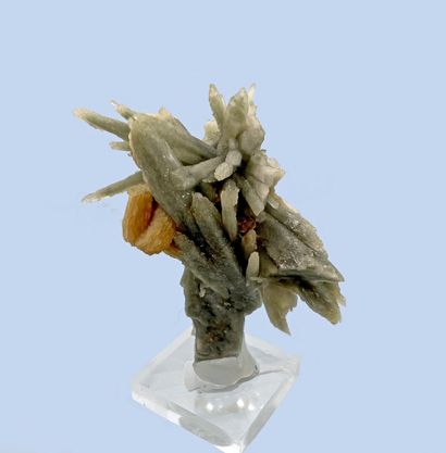 null Elegant quartz "prase", dolomite, pyrite: sheaf of pale green-gray terminated...