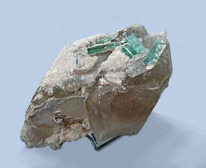 null Rarissime indogolite type "Paraiba", sur quartz : prismes biterminés gemmes

et...