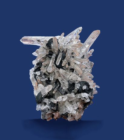 Hematoid quartz, hematite: elongated prisms...
