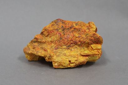null Orpiment and cinnabar : coating 

Unknown origin 

Dimensions : 9 cm.

(Very...