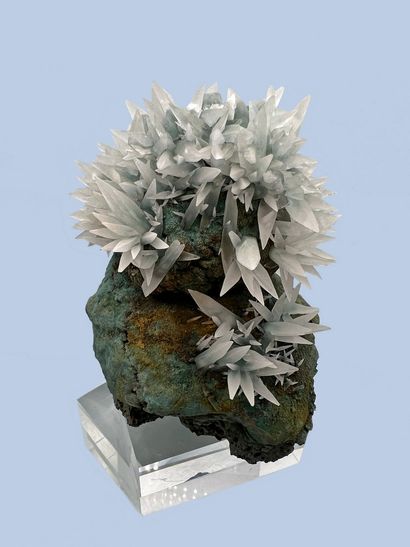 Exceptional calcite by its architecture and...