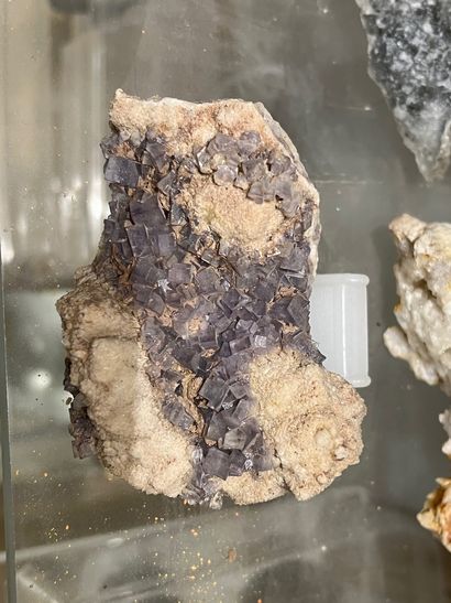 Fluorite : small mauve cubes (5 mm) on dolomite...