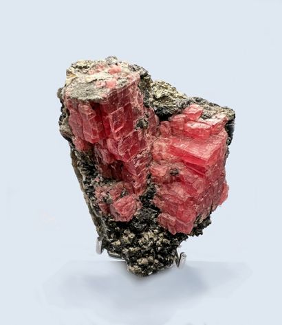 null Très belle rhodochrosite, quartz, blende, pyrite : deux gros cristaux étagés



(assemblage...