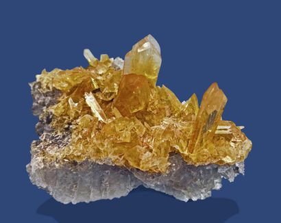 null Beautiful gypsum / selenite: pointed, yellow, gemlike, brilliant 

Mine of Salinas...