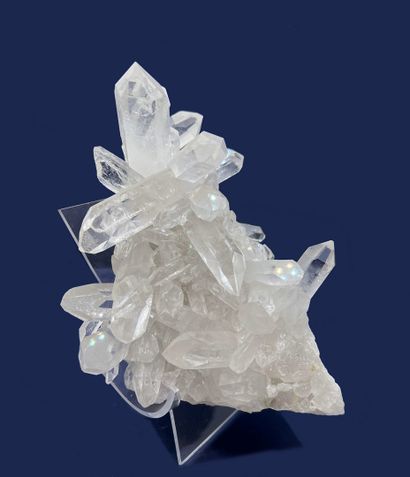 null Quartz hyalin : bel "hérisson" de cristaux hyalins bien formés et bien terminés...