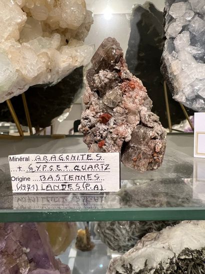  Aragonite, gypse, quartz hématoïde : lot...