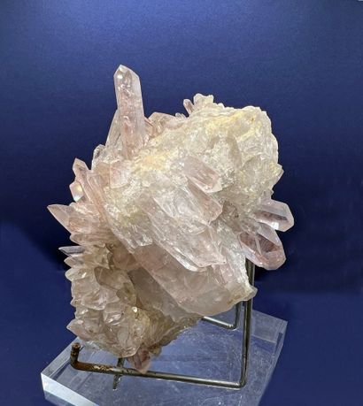  Quartz hyalin rose : belle gerbe de cristaux...