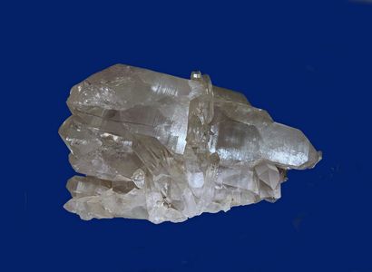 null Quartz "peigne" : grand quartz peigne hyalin à translucide 
Origine inconnue...
