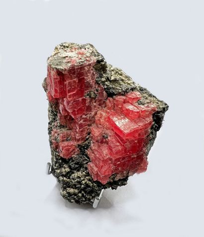 null Très belle rhodochrosite, quartz, blende, pyrite : deux gros cristaux étagés



(assemblage...
