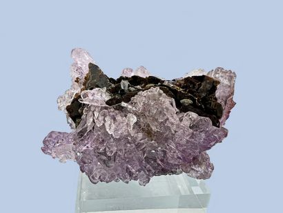 Amethyst quartz, mica: elegant crystallization...