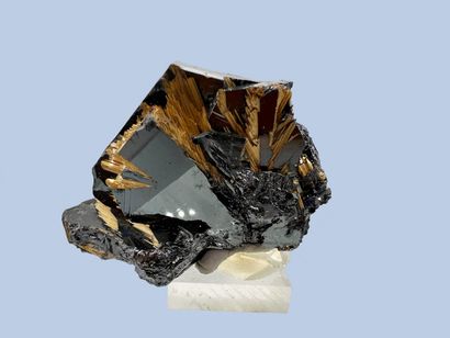 Hematite and rutile: brilliant radiated rutile...