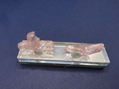 null Pink kunzite: two small biterminated gemstones, on a support. 

Curiously, the...