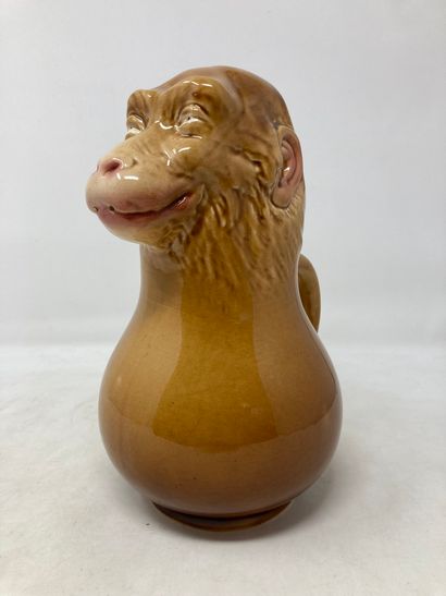 null Sarreguemines 

Pitcher with a monkey. 

H. 25cm