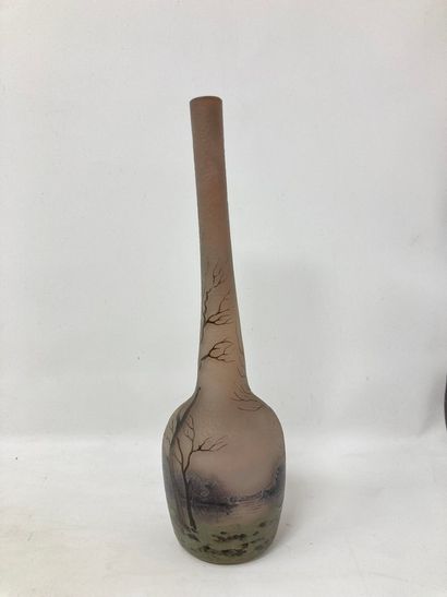 null Muller 

Vase soliflore à décor de paysage. 

H. : 20cm
