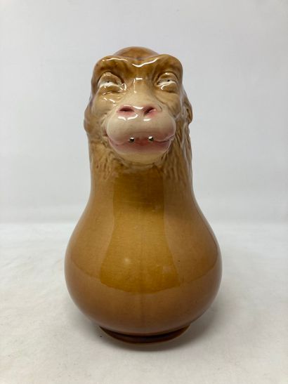 null Sarreguemines 

Pitcher with a monkey. 

H. 25cm