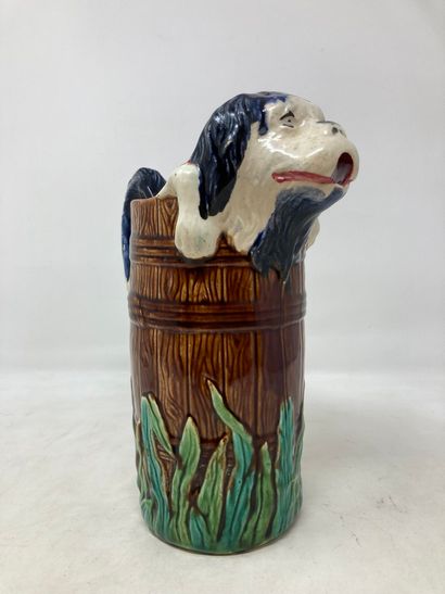 null Orchies 

Pitcher Dog with barrel. 

H. 25cm