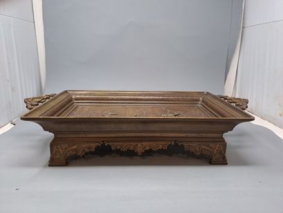 null Emile Louis PICAULT (1833-1915) 

Centre de table en bronze à patine brune figurant...