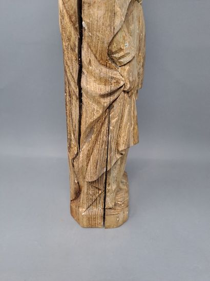 null Paire de statues en bois découpé et sculpté représentant la Sainte Vierge et...
