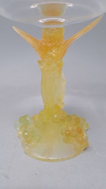 null DAUM

Bowl on foot, in crystal and yellow glass paste, model MIMOSA. Signed...