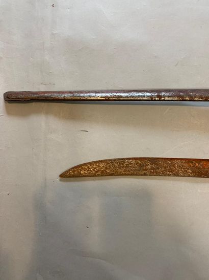 null Lot de sabres:

1/ sabre briquet (lame oxydée)

2/ Sabre type 1882 (fantais...