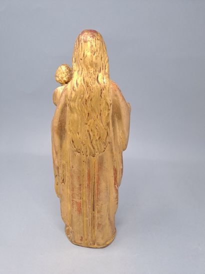 null Vierge à l'Enfant en bois sculpté et doré 

XIXème siècle.

Restaurations à...