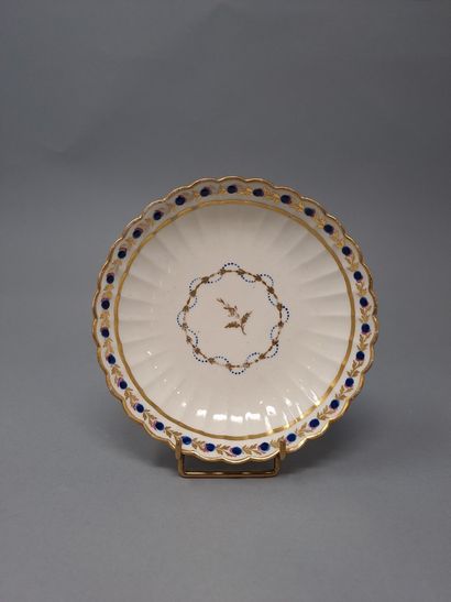 null ENGLAND, Worcester (attributable to), Late 18th century

Porcelain cup and saucer...
